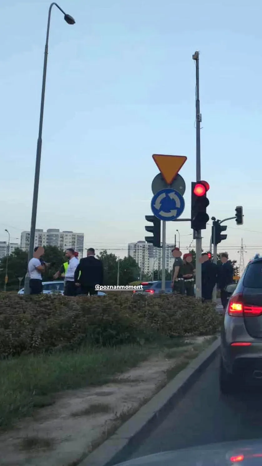 Мотоцикліст упав поблизу урядового кортежу