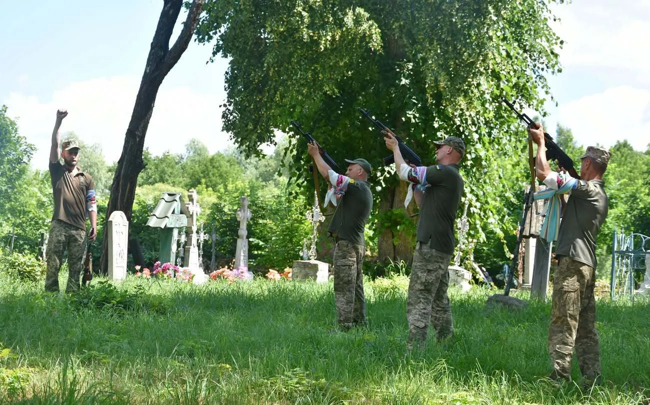 Прощание с молодым воином