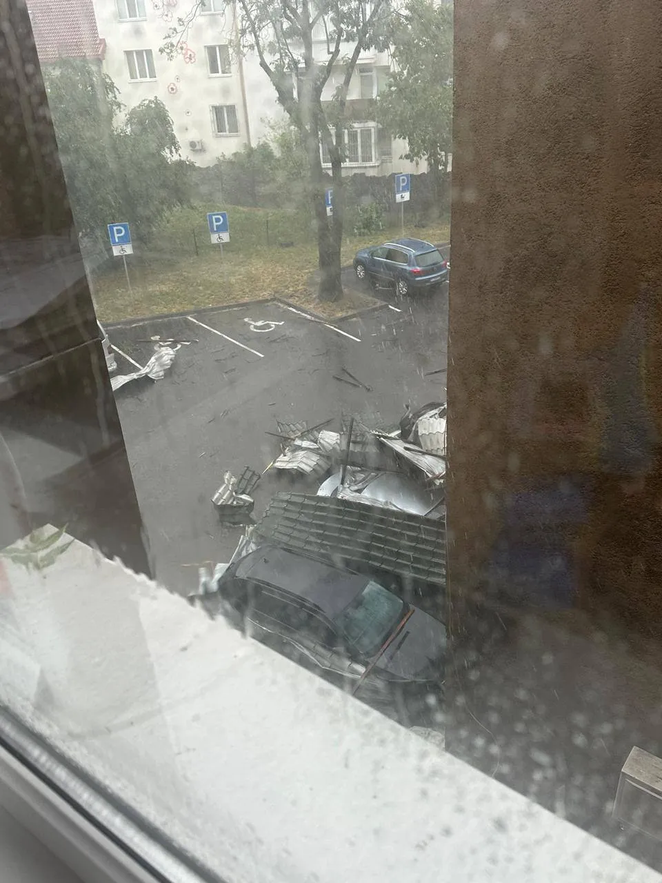 Львів переживає потужний буревій