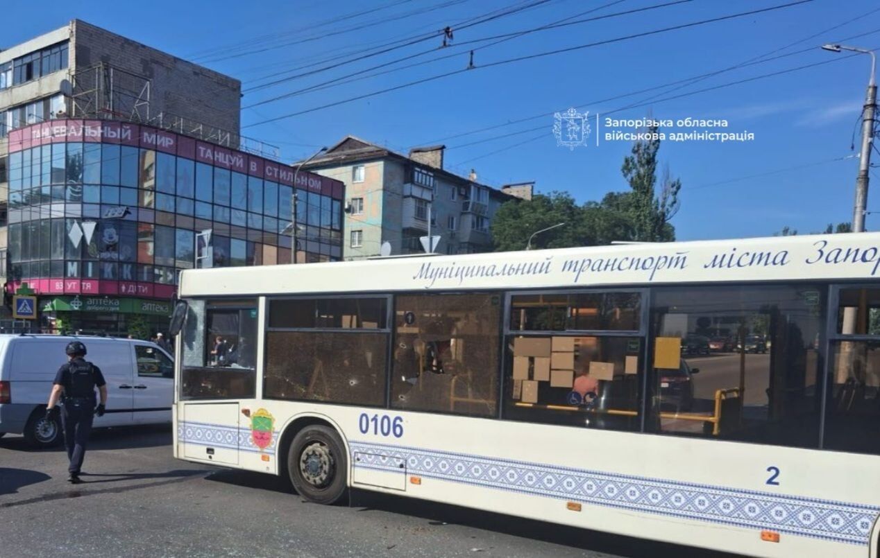Оккупанты атаковали дронами две маршрутки в Запорожье