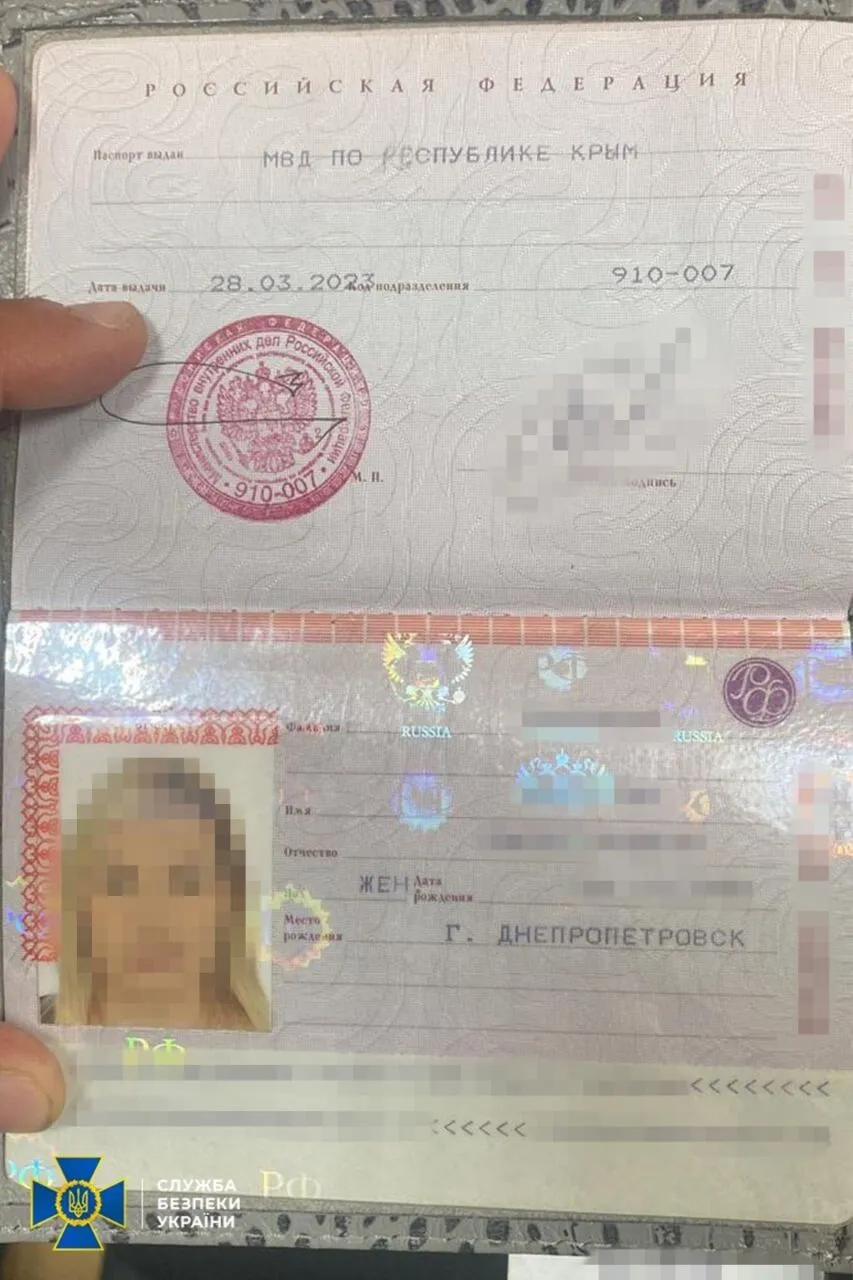 Одна из злоумышленниц — бывшая владелица кондитерского магазина в Севастополе.