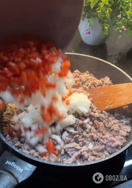 Як смачно приготувати баклажани: рецепт з м'ясом, помідорами та часником