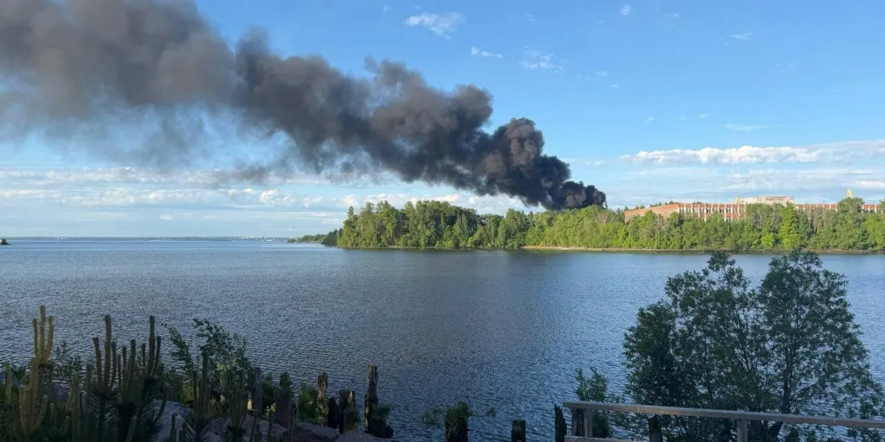 "Є хороші результати": Зеленський підтвердив ураження нафтового терміналу у Петербурзі і підприємства в Тамбовському регіоні. Відео