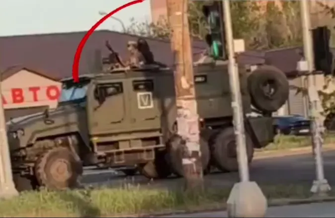 Їздять колонами в супроводі вогневих груп: окупанти змінили логістичний маршрут на півдні України. Відео
