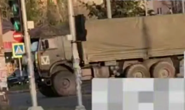 Їздять колонами в супроводі вогневих груп: окупанти змінили логістичний маршрут на півдні України. Відео