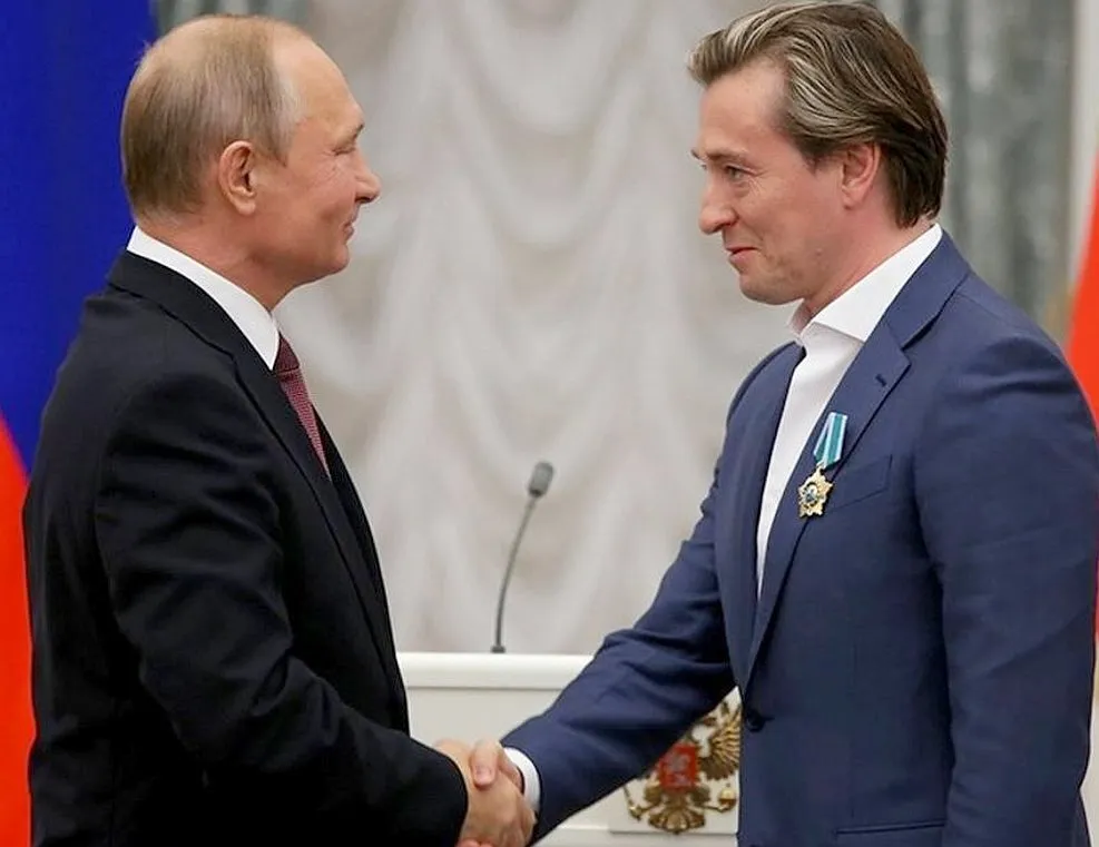 Путинист Безруков принес Путину ворованную у Украины идею "Культурного десанта" и получил циничный ответ