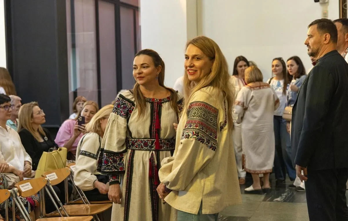 В Любляне открылась выставка 40 аутентичных украинских костюмов с семейными историями