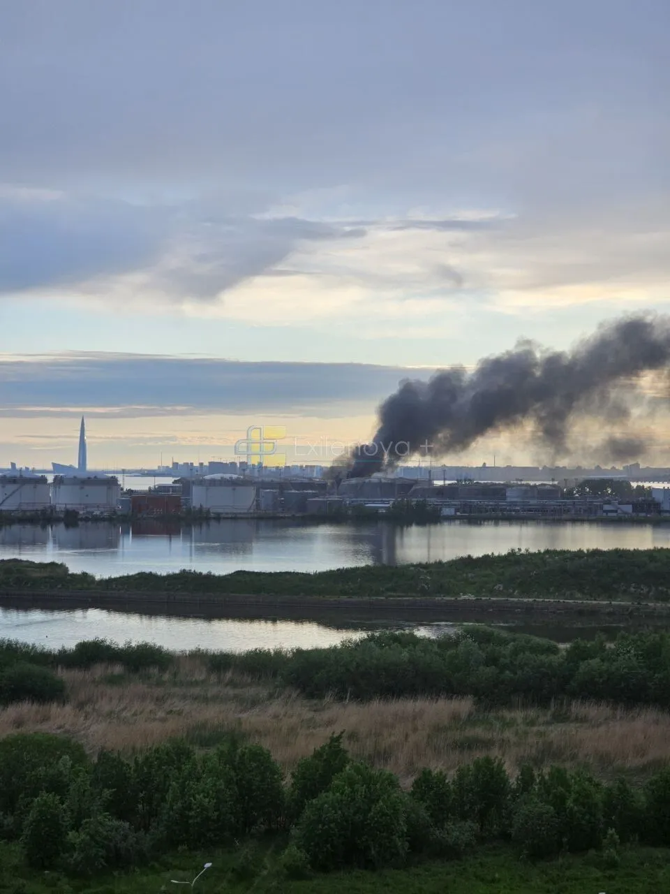"Зайшли без стуку": "Мадяр" потролив росіян написом на БПЛА на тлі атаки на нафтовий термінал у Санкт-Петербурзі. Фото