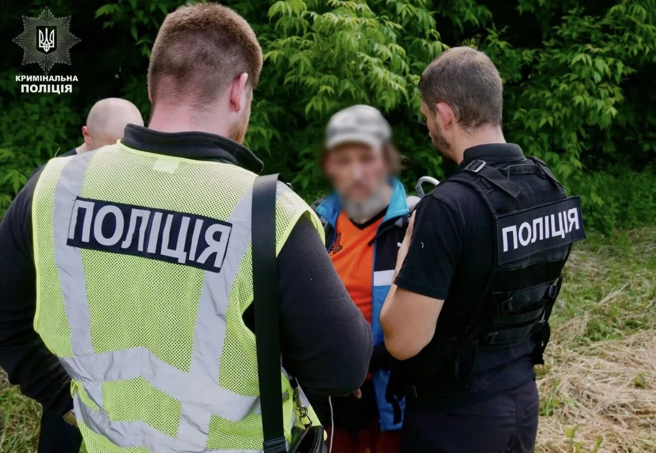 На Хмельниччині затримали 50-річного чоловіка, якого підозрюють&nbsp;у сексуальних діях щодо дітей: у поліції розкрили деталі