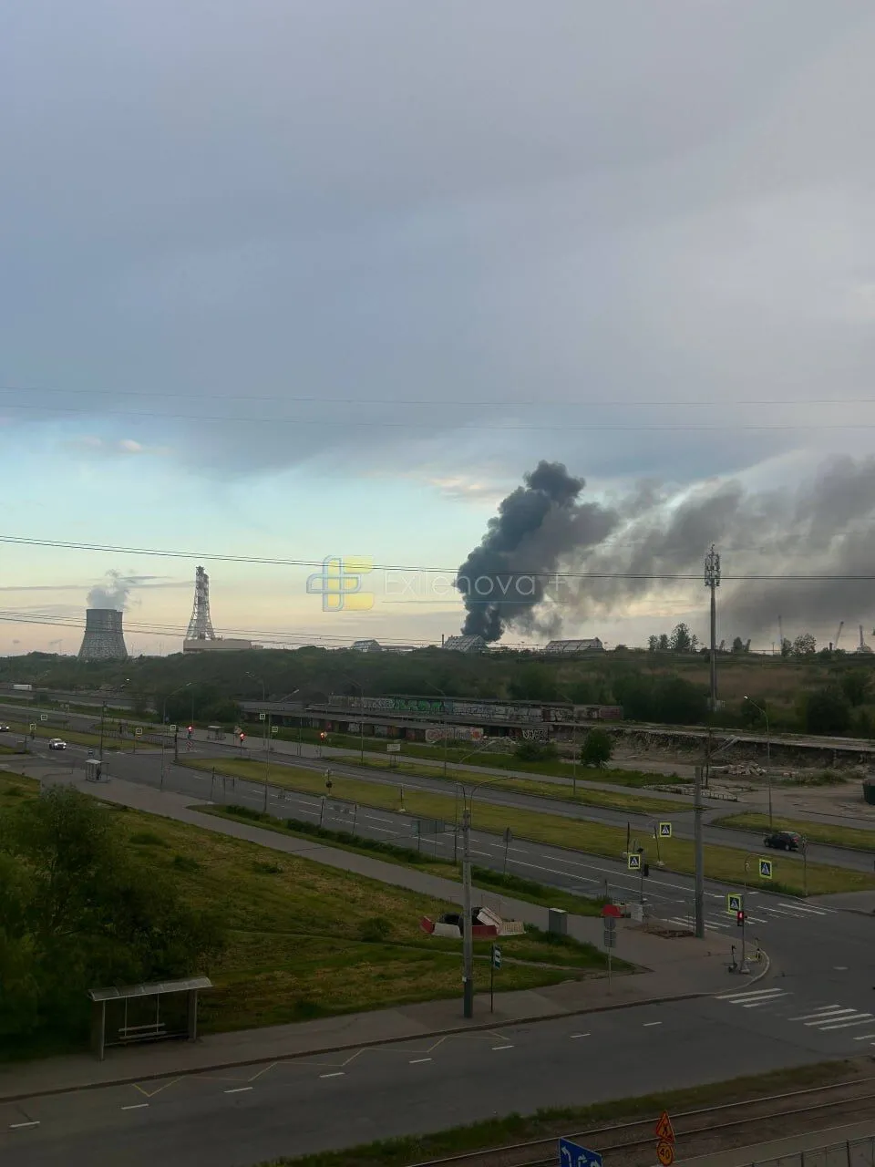 Под ударом – нефтяной терминал: в российском Санкт-Петербурге прогремели взрывы, поднялся пожар. Фото и видео