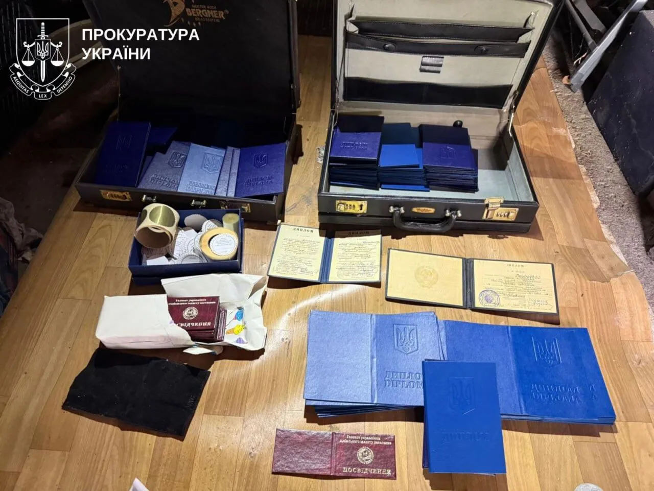 Было проведено более 30 обысков