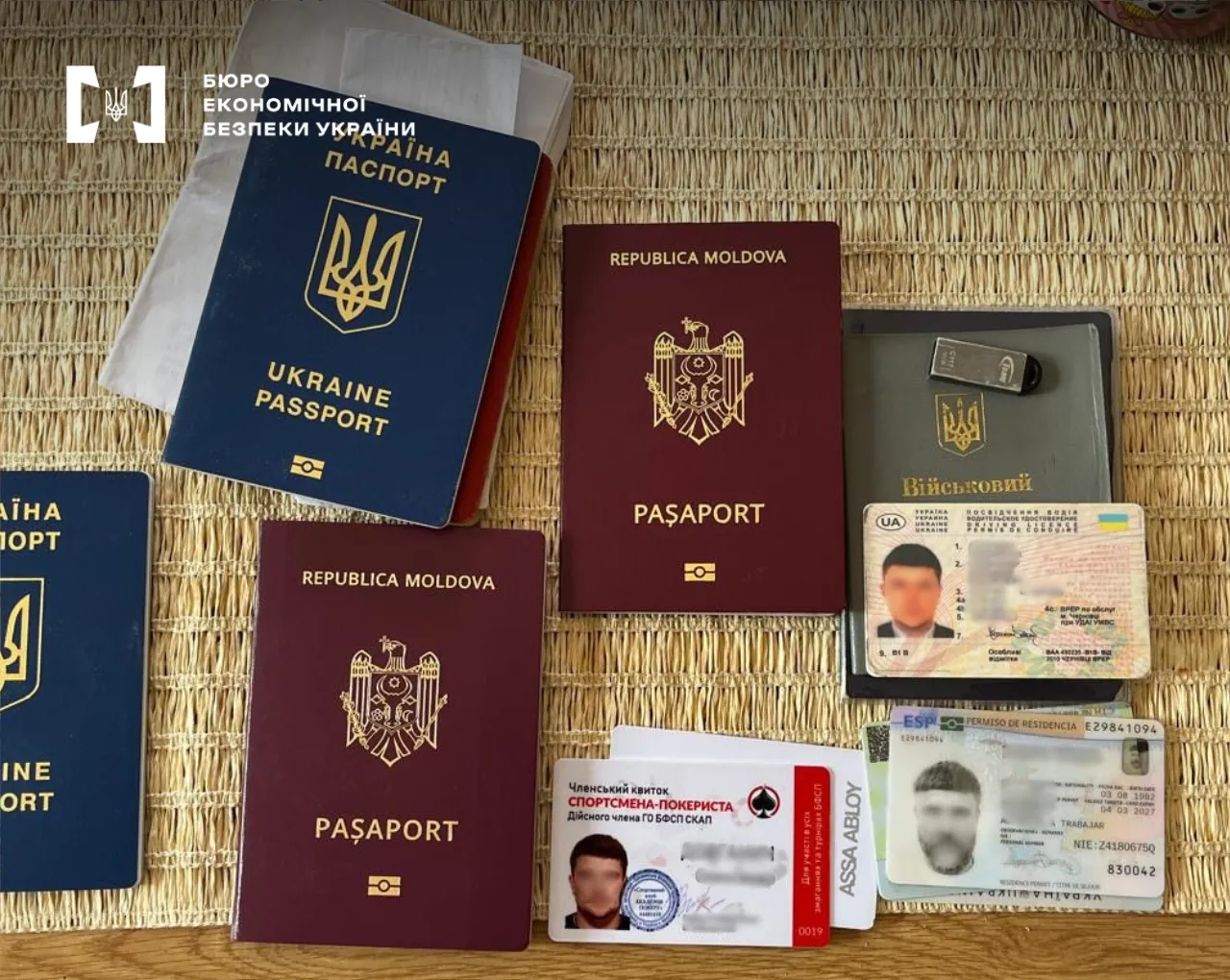 Подделывали паспорта для выезда