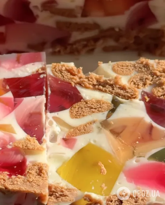 Самый вкусный летний десерт "Битое стекло": рецепт торта без выпечки, теста и сахара