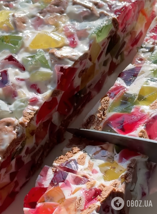 Самый вкусный летний десерт "Битое стекло": рецепт торта без выпечки, теста и сахара