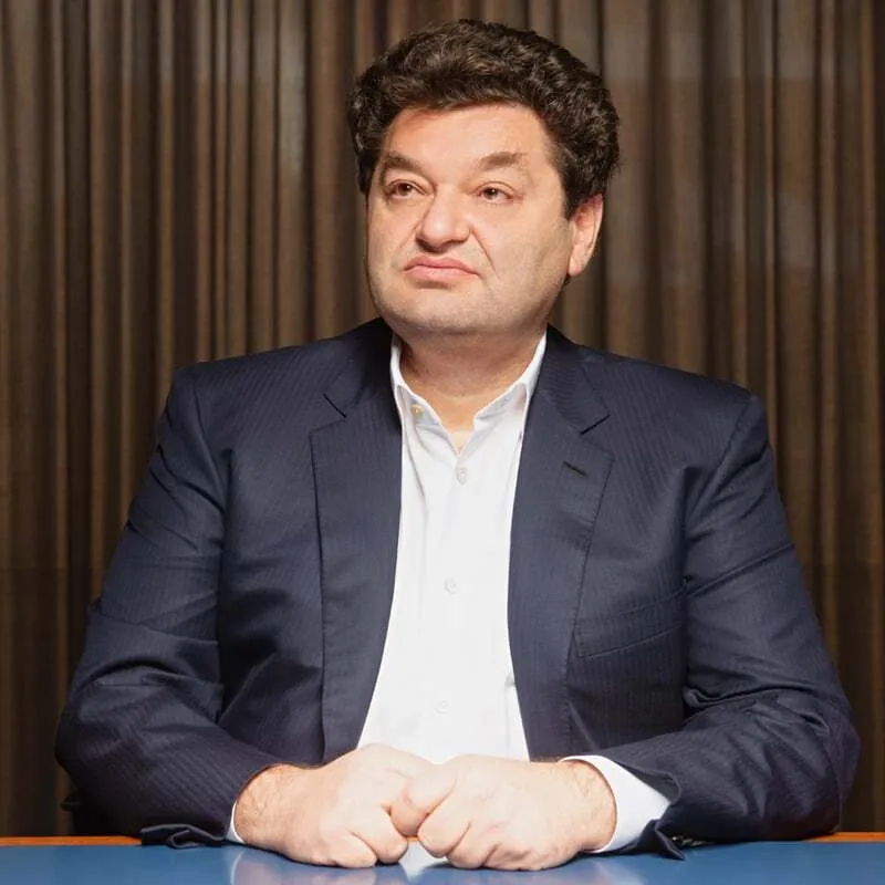 Вадим Єрмолаєв народився у Дніпрі