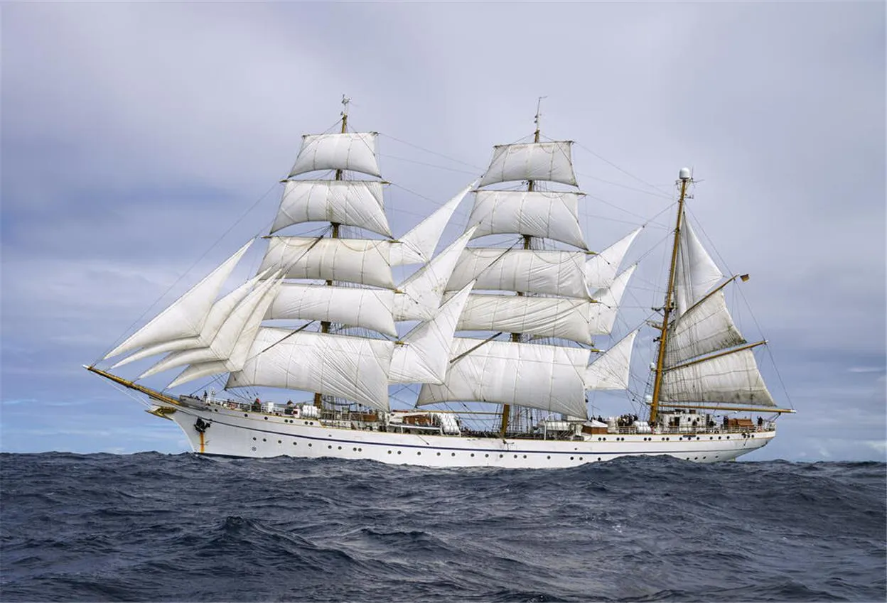 Барк «Gorch Fock» («Товариш»).