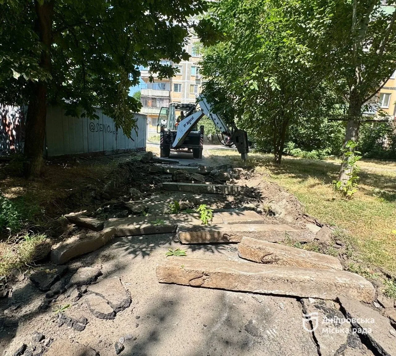 У Дніпрі розпочали ремонт внутрішньоквартальних доріг