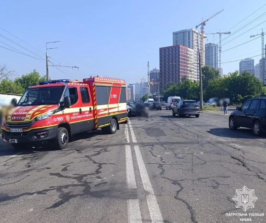 Масштабное ДТП произошло на улице Ивана Выговского в Киеве.