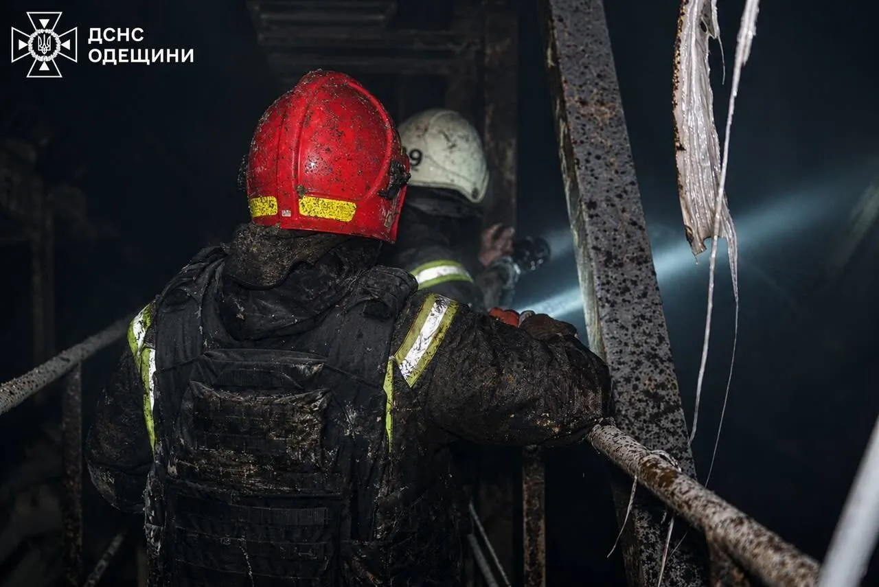 Окупанти атакували Україну ракетою і сотнями дронів: у ПС розповіли, скільки цілей збито