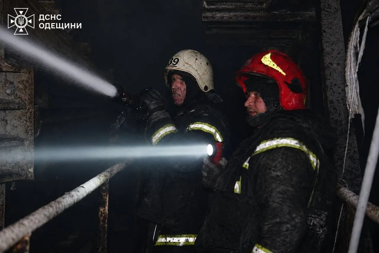 Окупанти атакували Україну ракетою і сотнями дронів: у ПС розповіли, скільки цілей збито