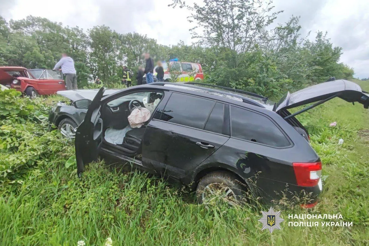 Авто выехало на встречную: в Черкасской области в ДТП погиб пассажир, еще три человека пострадали. Фото