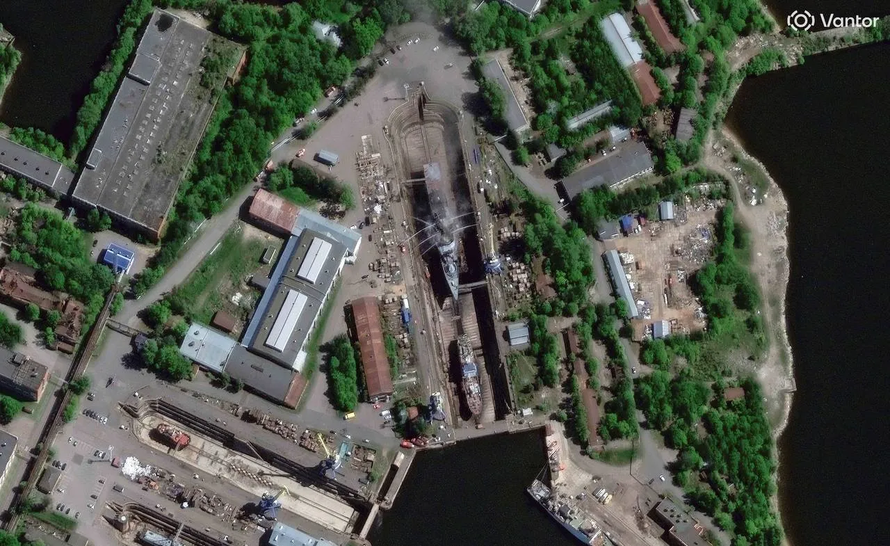 Атака была успешна: появились спутниковые снимки пораженного в Кронштадте корвета "Бойкий"
