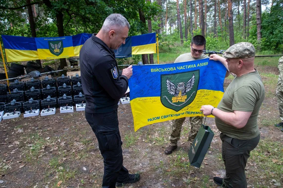 Крайне необходимая помощь: Кличко передал защитникам Украины на фронт еще 1602 БпЛА от Киева