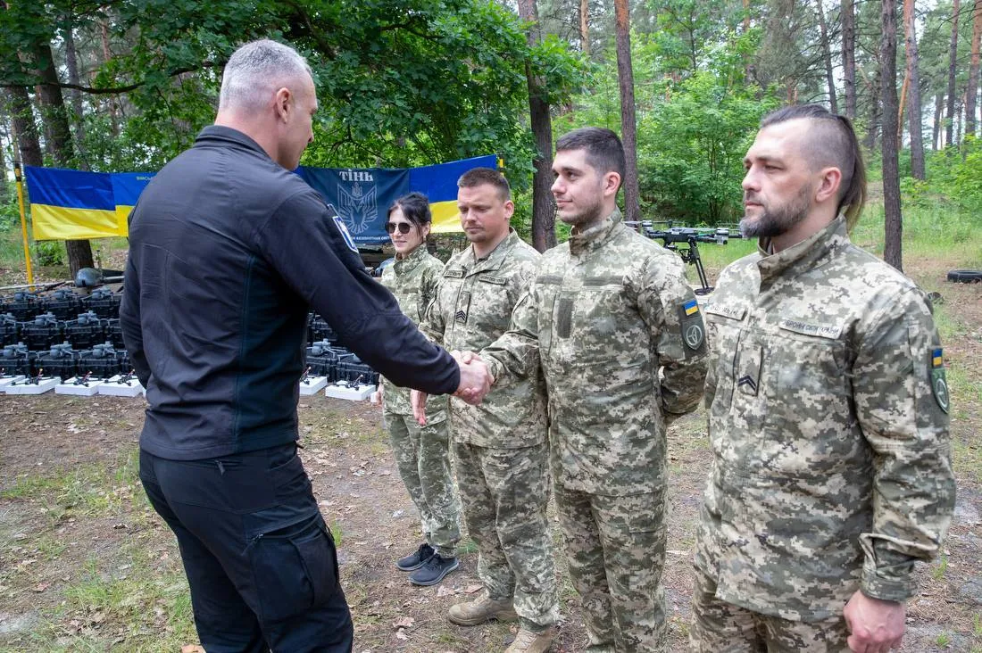 Крайне необходимая помощь: Кличко передал защитникам Украины на фронт еще 1602 БпЛА от Киева