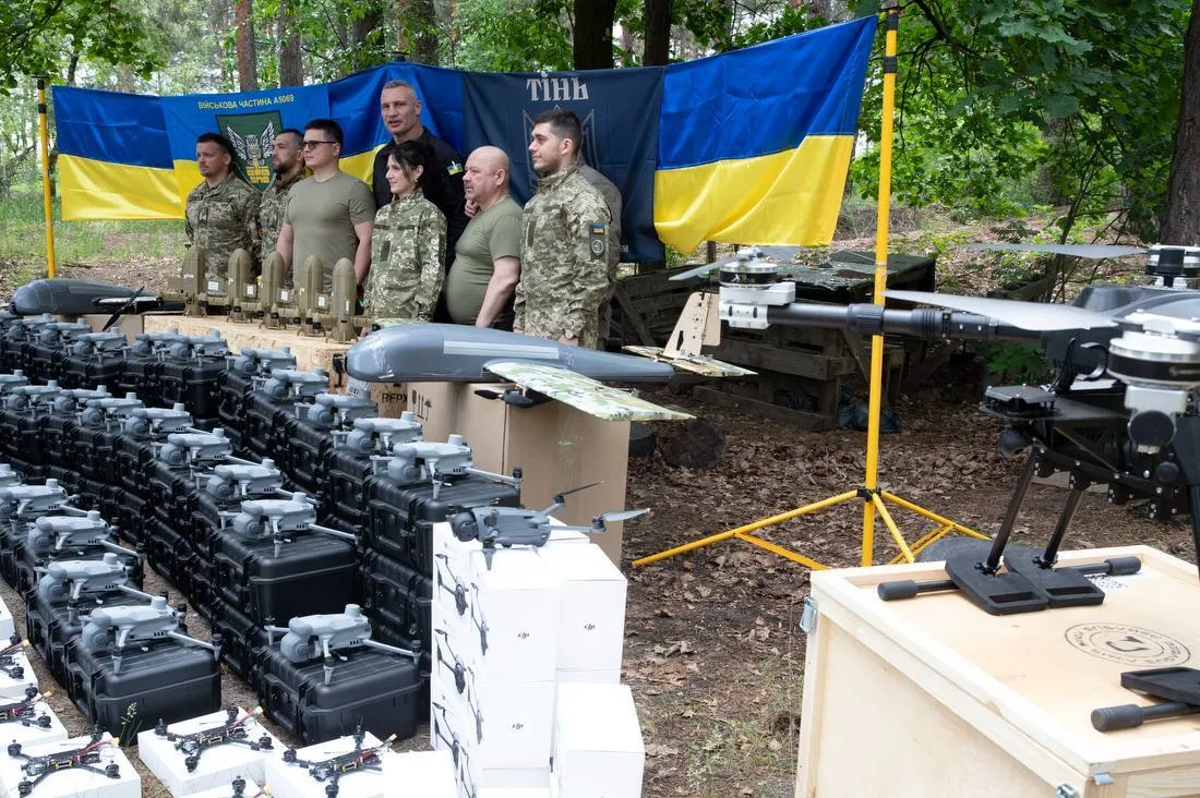 Крайне необходимая помощь: Кличко передал защитникам Украины на фронт еще 1602 БпЛА от Киева