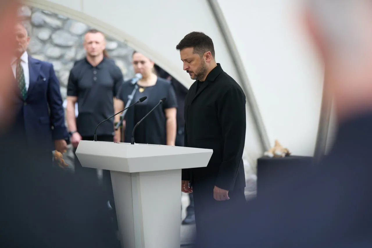 "Вот с кем воюет так называемая вторая армия мира": Зеленский почтил память детей, которых убила Россия. Фото