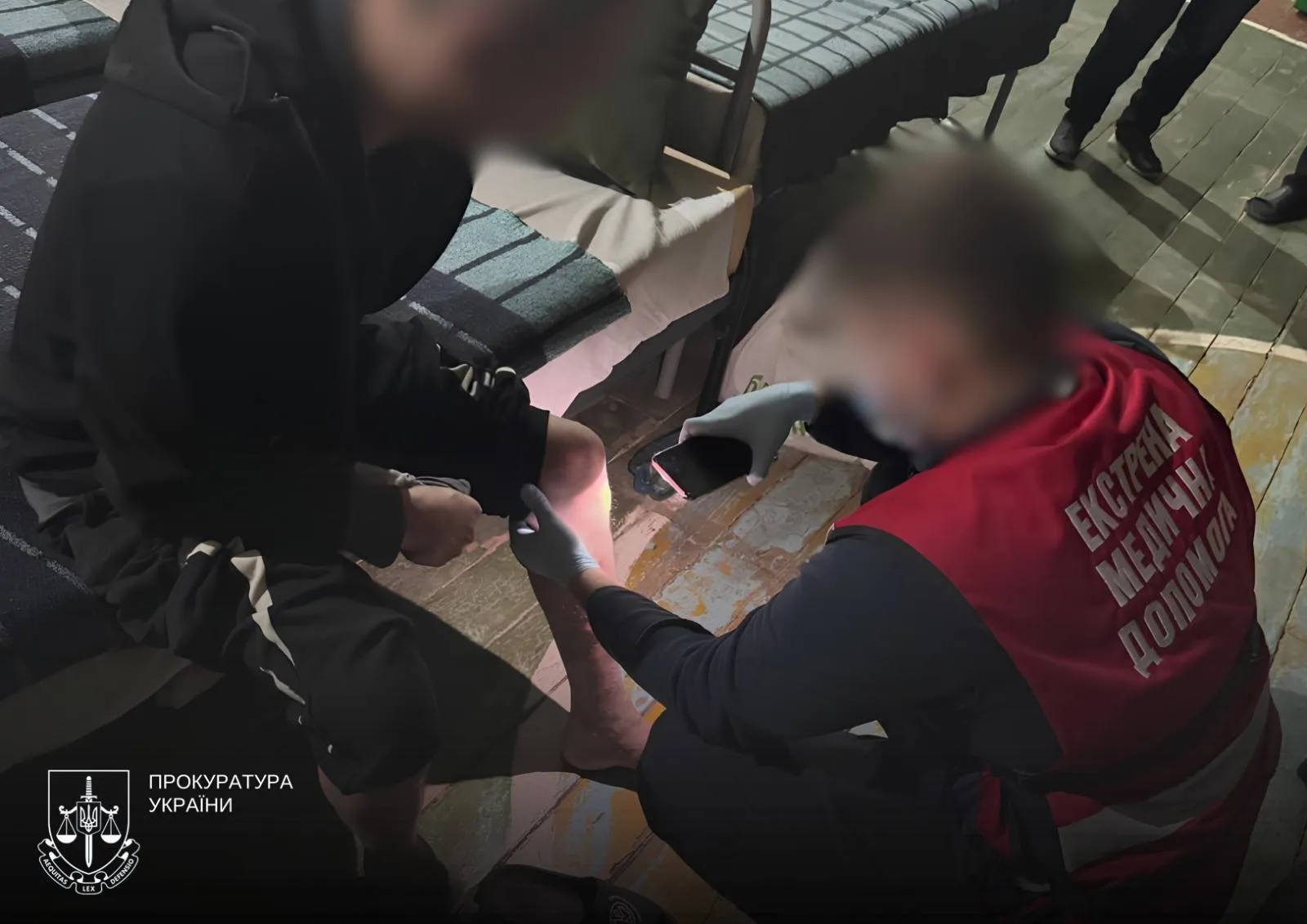 Привязывали людей наручниками к лестнице: чиновникам Ужгородского ТЦК сообщили о подозрениях. Видео