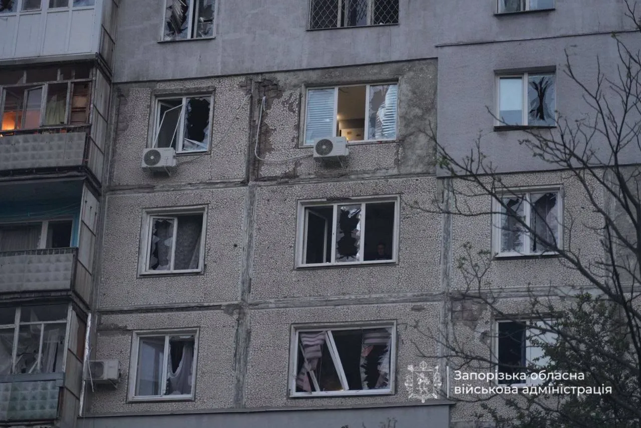 Россия атаковала дронами Запорожье: пострадали дом, общественный транспорт и люди. Фото