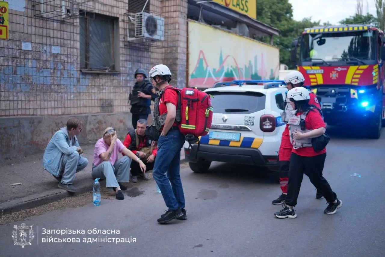 Россия атаковала дронами Запорожье: пострадали дом, общественный транспорт и люди. Фото