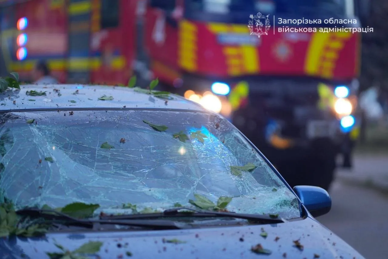 Россия атаковала дронами Запорожье: пострадали дом, общественный транспорт и люди. Фото