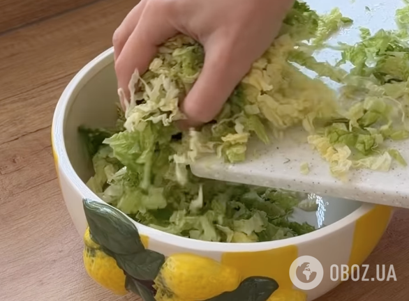 Полезный и вкусный салат из молодой капусты "Весенняя свежесть": делимся рецептом