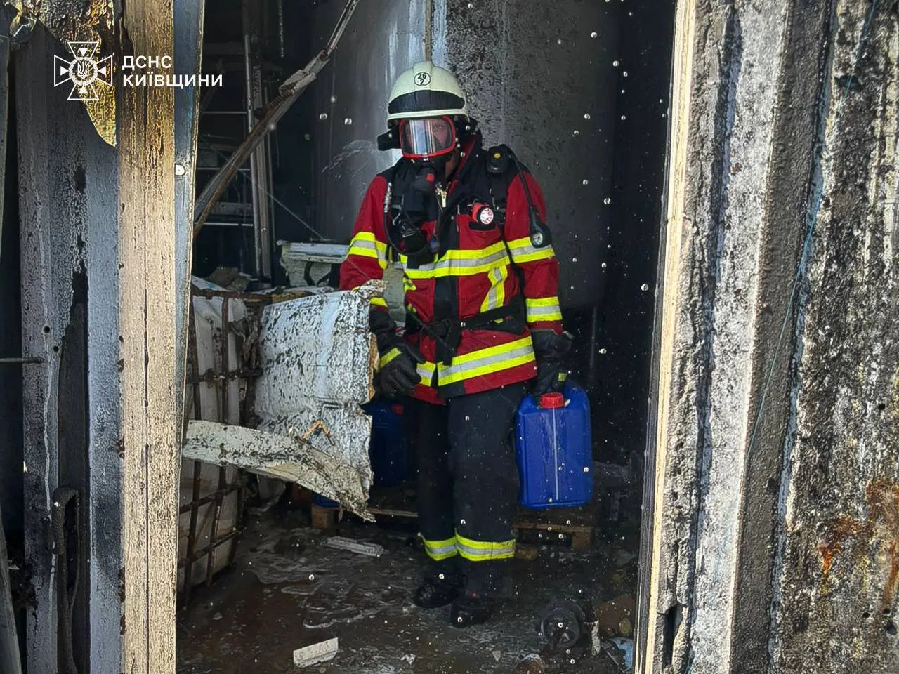На Київщині російський дрон атакував підприємство "Яготинське для дітей": є загиблі та постраждалі. Фото