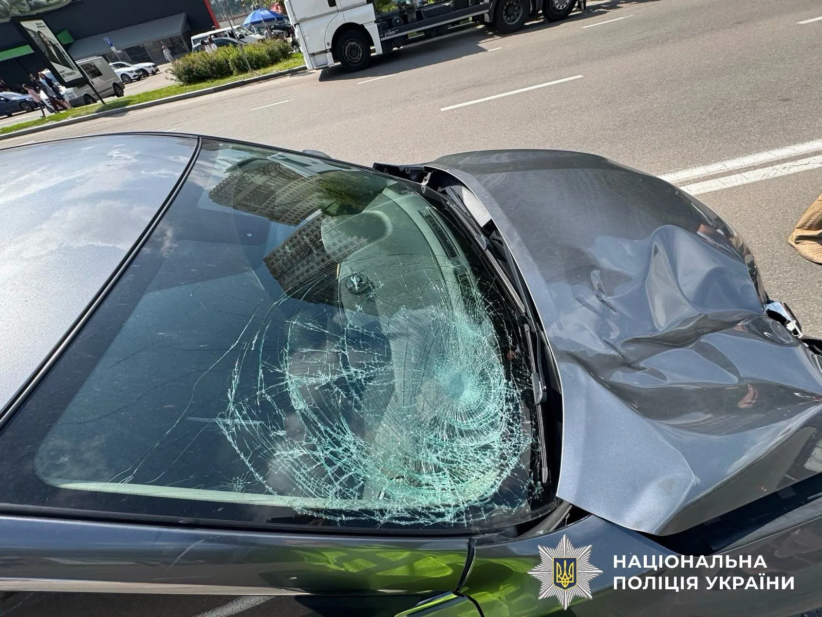 Под Киевом легковушка сбила 14-летнего парня: подростка госпитализировали в бессознательном состоянии. Подробности ДТП и фото
