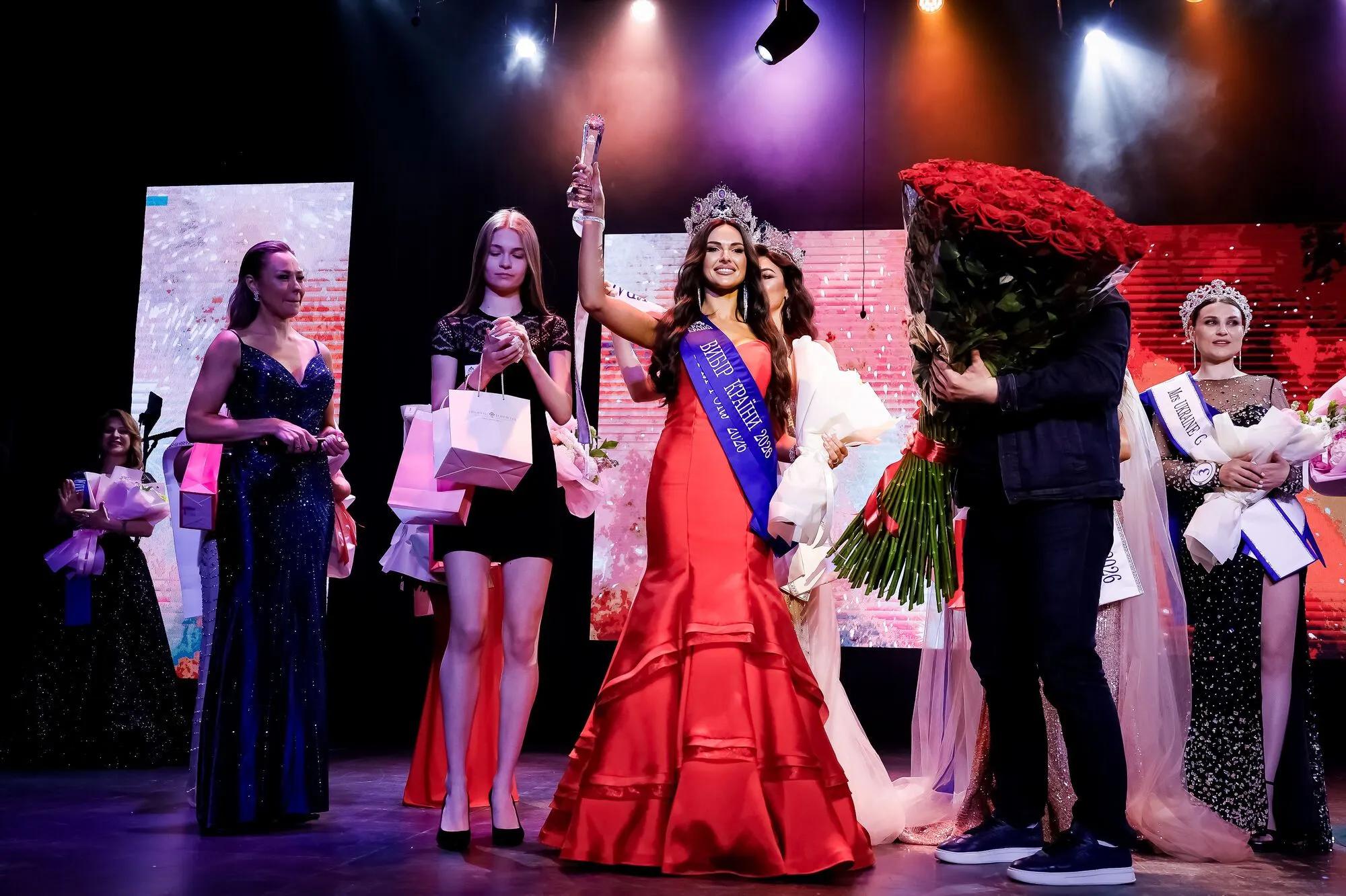 Киянка Аліна Зозуля перемогла у Національному конкурсі "КРАСА КРАЇНИ / Mrs Ukraine 2026"