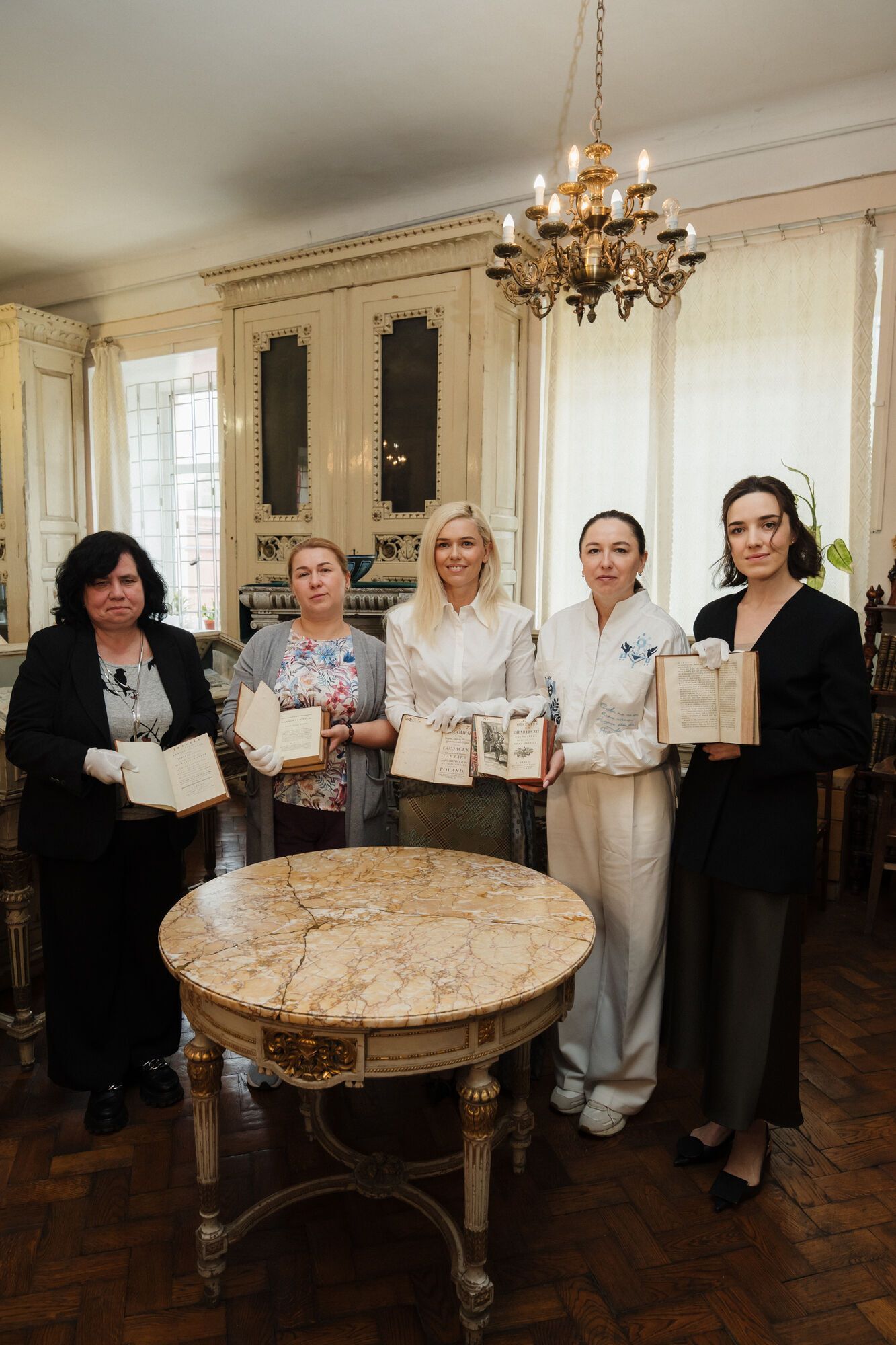 Библиотеку им. Вернадского пополнили уникальные книги Вольтера, Шевалье и Маршалла с упоминанием Украины