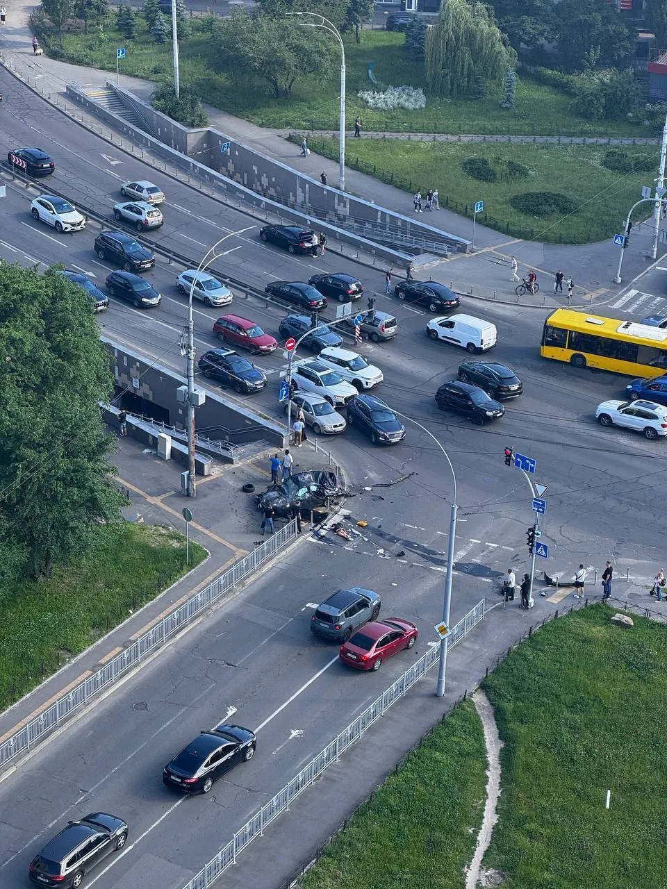 Кровавое ДТП в Киеве: погибли двое мужчин, женщина и 12-летний парень, трое травмированных. Фото, видео