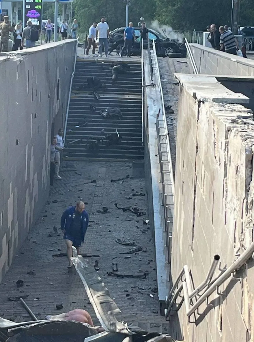Кровавое ДТП в Киеве: погибли двое мужчин, женщина и 12-летний парень, трое травмированных. Фото, видео