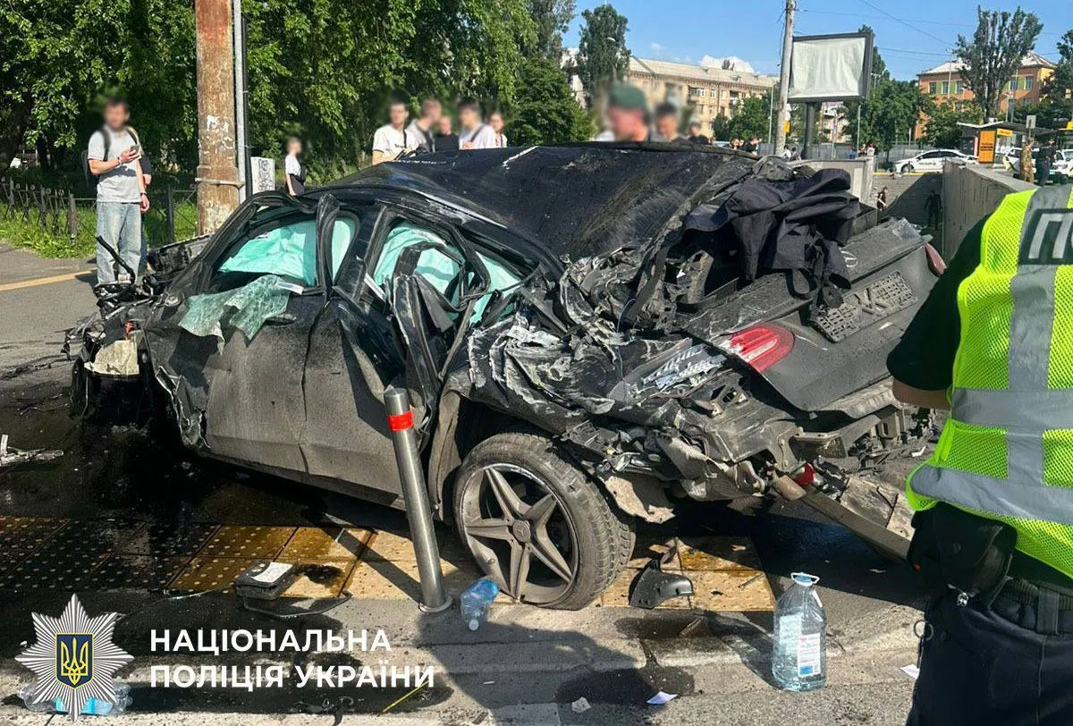 Кровавое ДТП в Киеве: погибли двое мужчин, женщина и 12-летний парень, трое травмированных. Фото, видео