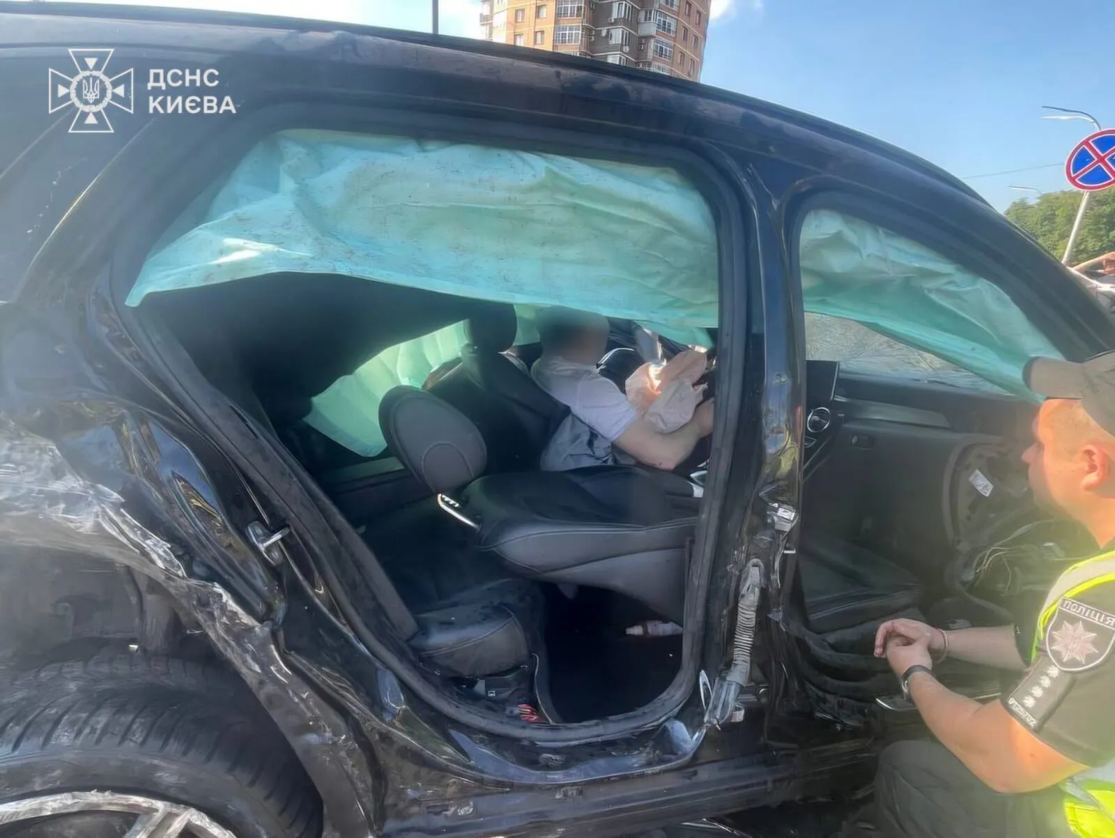 Кровавое ДТП в Киеве: погибли двое мужчин, женщина и 12-летний парень, трое травмированных. Фото, видео