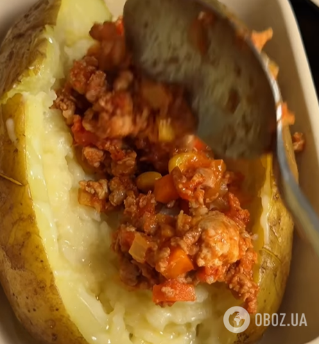 Самый вкусный фаршированный картофель на ужин: запекается в духовке