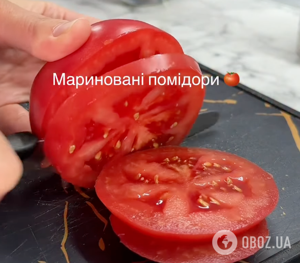 Соковита і смачна закуска з помідорів за 5 хвилин: ідеально до м'яса