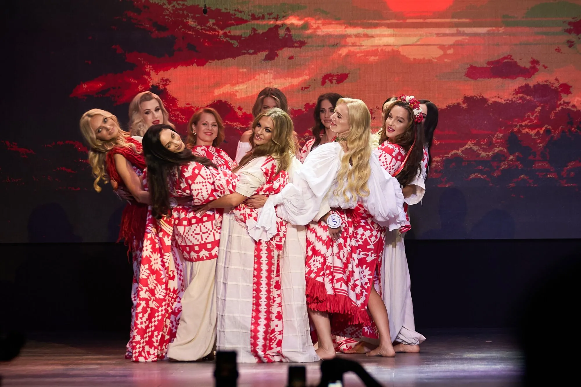 Киянка Аліна Зозуля перемогла у Національному конкурсі "КРАСА КРАЇНИ / Mrs Ukraine 2026"