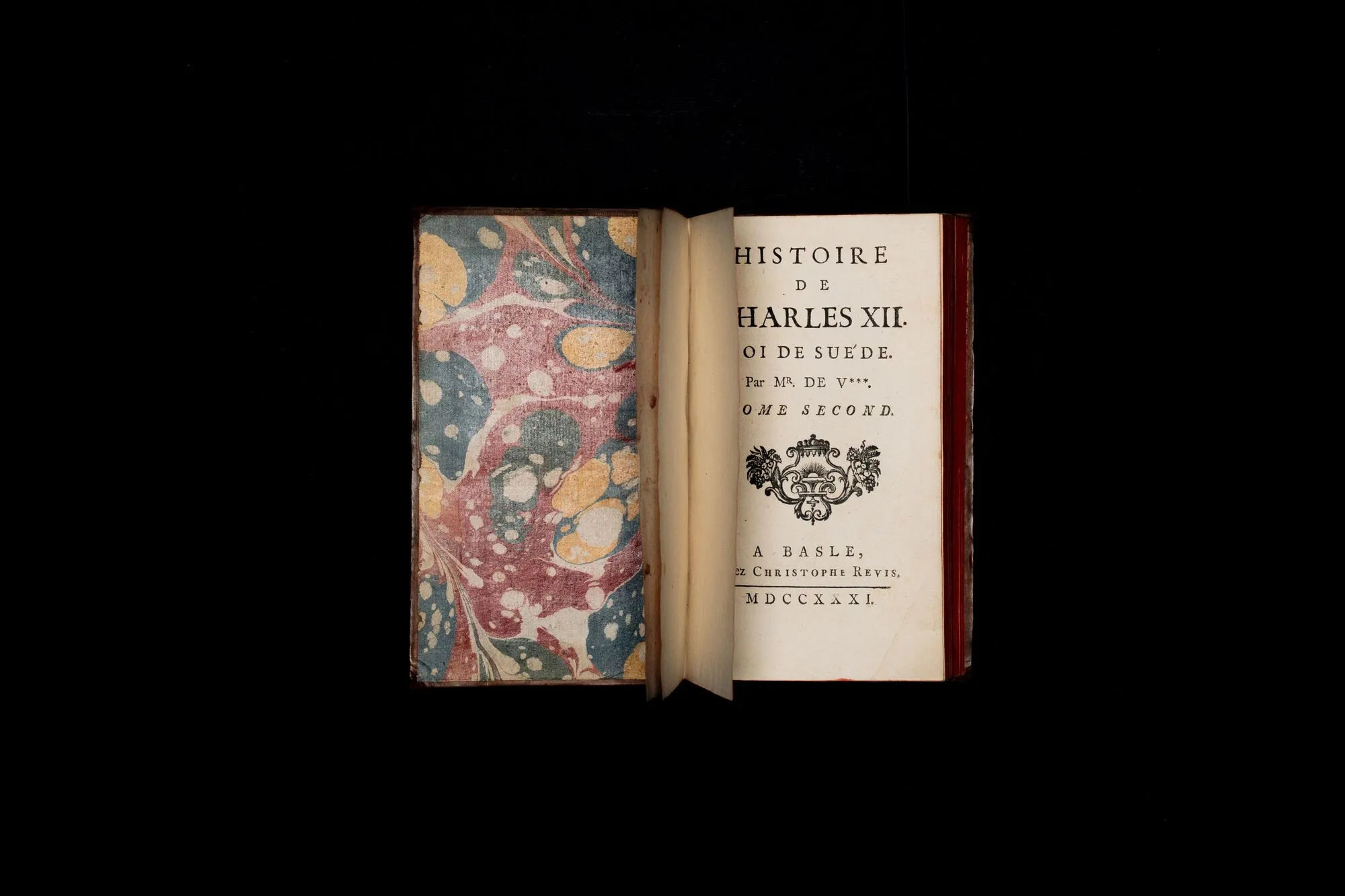Библиотеку им. Вернадского пополнили уникальные книги Вольтера, Шевалье и Маршалла с упоминанием Украины
