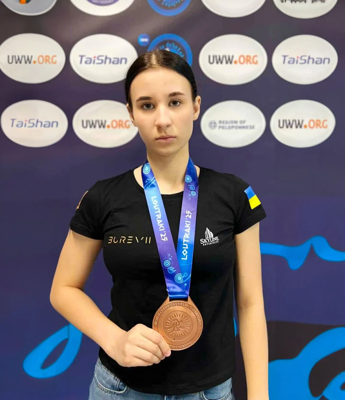 Російські спортсменки не витримали гімн України і втекли з п'єдесталу після розгрому на чемпіонаті Європи з панкратіону. Відео
