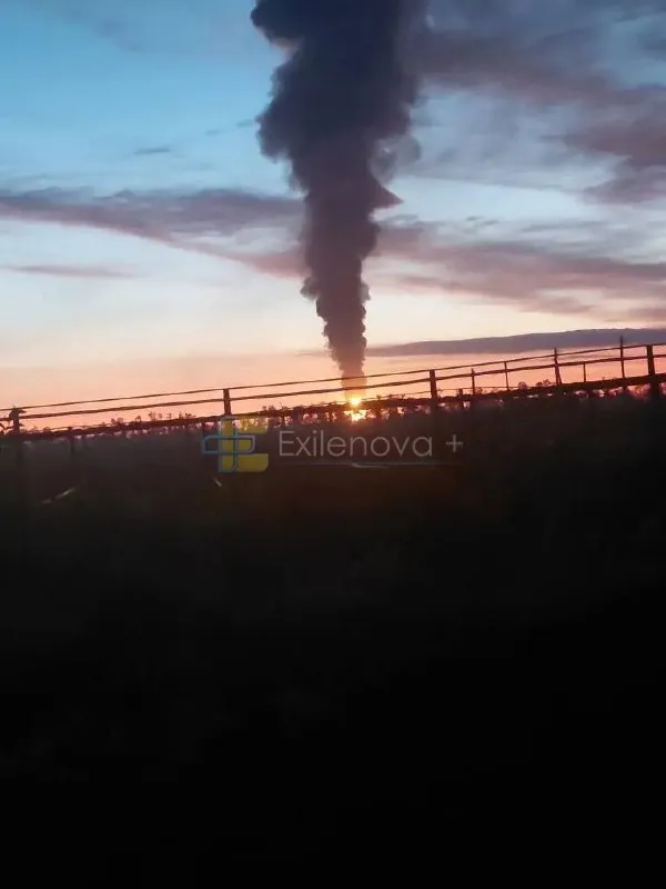 Дроны атаковали нефтебазу в Краснодарском крае РФ: вспыхнул мощный пожар. Фото и видео