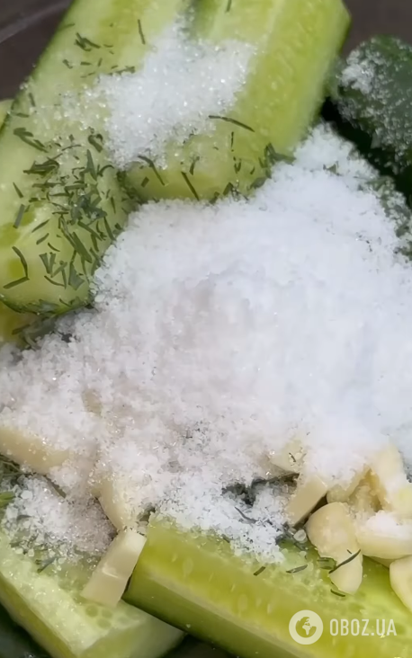 Быстрые маринованные огурцы с соевым соусом, укропом и чесноком: как вкусно приготовить